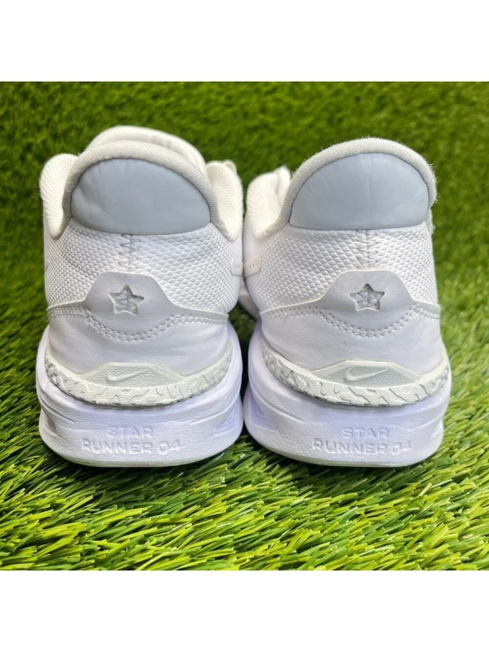 Nike Star Runner 4 Boys Size 6Y White Athletic Running Walking Shoes Sneakers